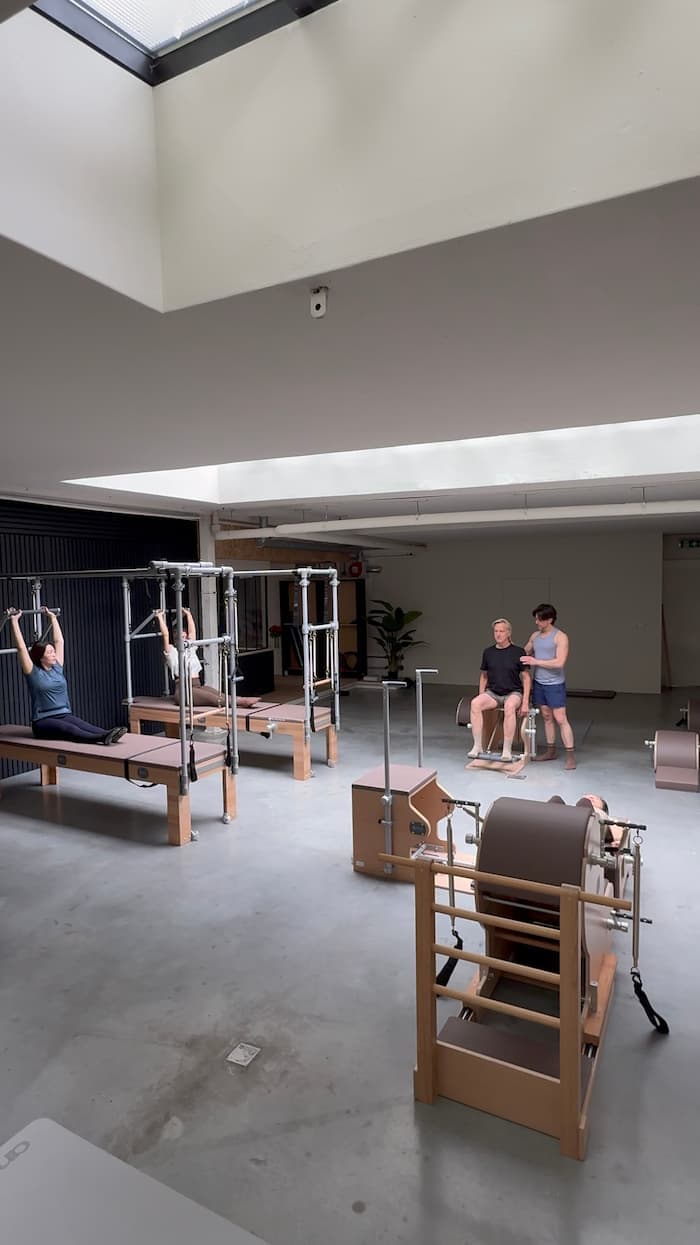 Overzicht van de open studio met apparatuur van BASI Systems